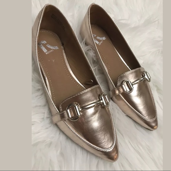 Report Shoes - Report Women's Rose Gold Metallic Pointy Flats